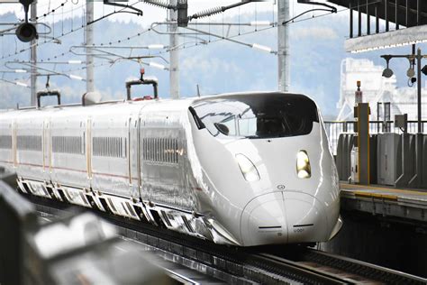 熊本駅 駐車場 新幹線割引 方法 そして、なぜカラスは駐車場で新幹線を待つのか？