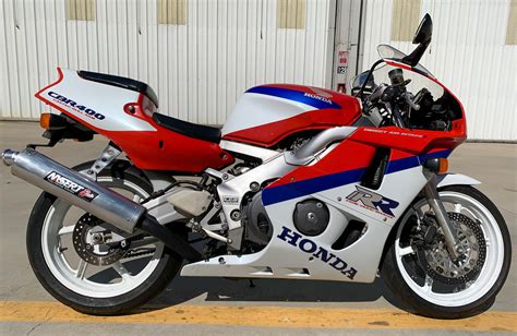 cbr400rr 中古：なぜ今でも人気があるのか？